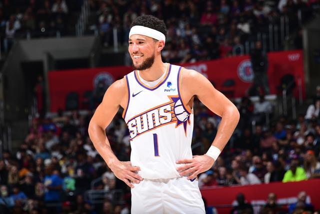 王哲林8分上海力克江苏获首胜 崔晓龙空砍24分